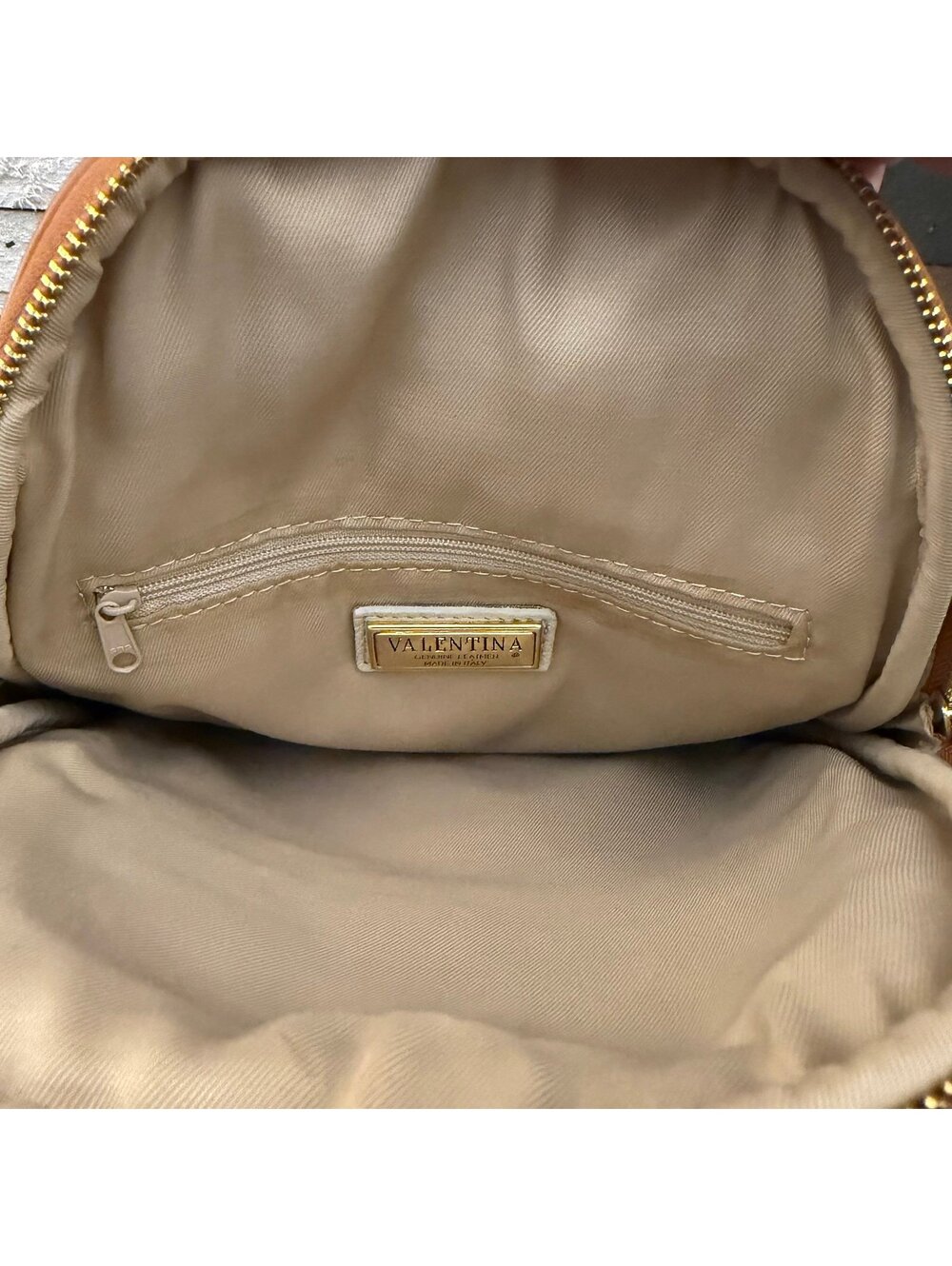 Valentina Italian Leather Convertible Sling Backpack Bag Cream Tan Gold - Picture 6 of 8